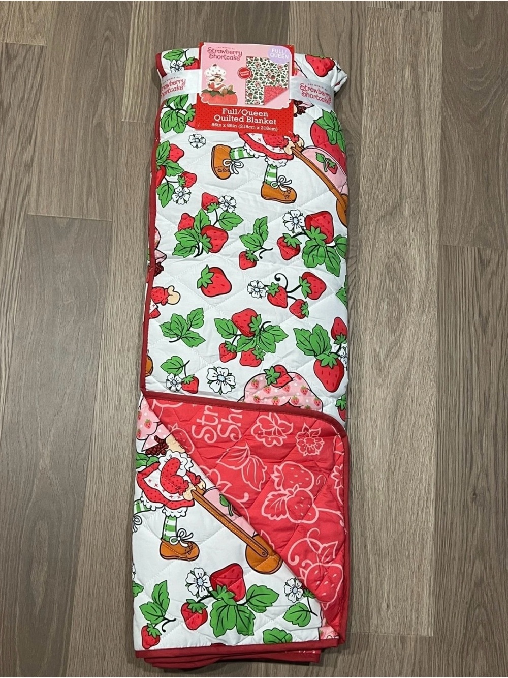 Full/Queen STRAWBERRY SHORTCAKE Quilted Blanket Quilt 86x86 White Red Reversible